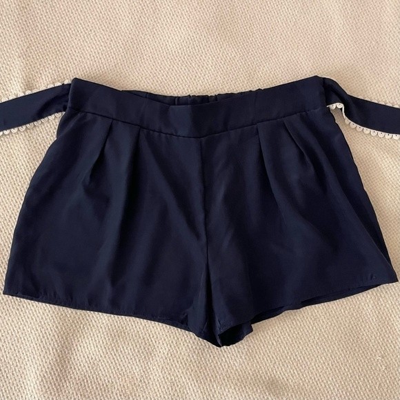 Francesca’s Collection Navy Tie Waist Women’s Summer Shorts - Picture 3 of 6